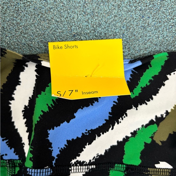 Diane Von Furstenberg by Target. 2 piece set. Size S. Inseam 7”. new with tags. - Picture 6 of 8